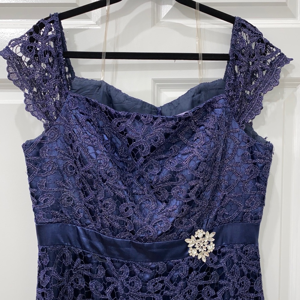 Js collections metallic blue lace overlay gown - Picture 3 of 9